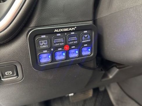 Used 2019 Chevrolet Silverado 1500 LT Trail Boss AWD/4WD image 18
