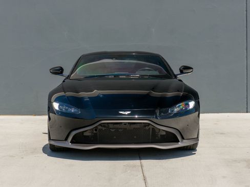 Used 2020 Aston Martin V8 Vantage Coupe image 2