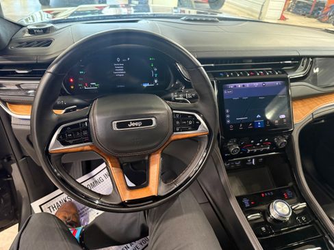 Used 2022 Jeep Grand Cherokee Summit AWD/4WD image 48