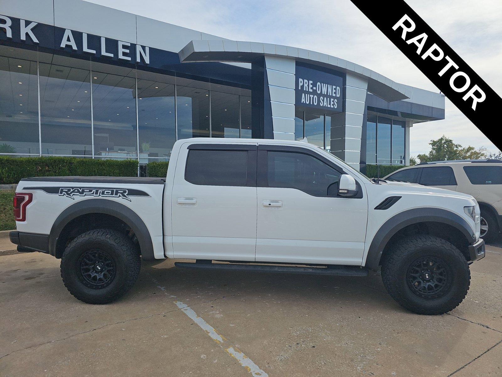 Used 2020 Ford F150 Raptor w/ Equipment Group 802A Luxury AWD/4WD image 2