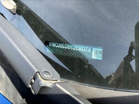 Used 2017 Ford Escape SE w/ SE Sport Appearance Package image 4