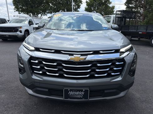 Used 2025 Chevrolet Equinox LT w/ Safety and Technology Package FWD image 3