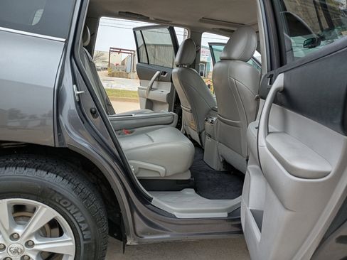 Used 2012 Toyota Highlander FWD image 14