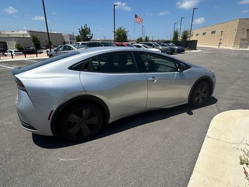 Used 2024 Toyota Prius LE FWD image 6
