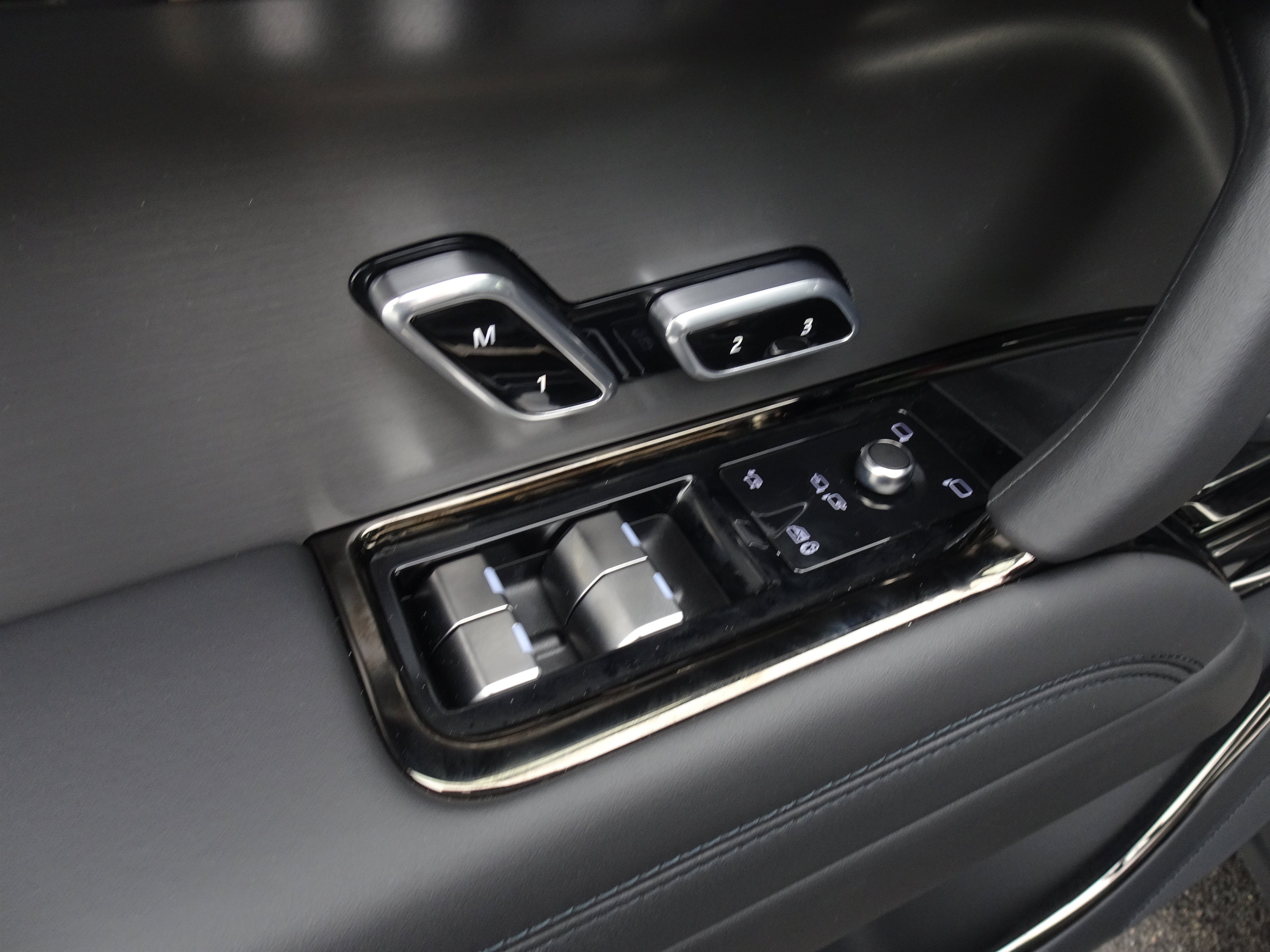 New 2027 Land Rover Range Rover Sport SE AWD/4WD image 15