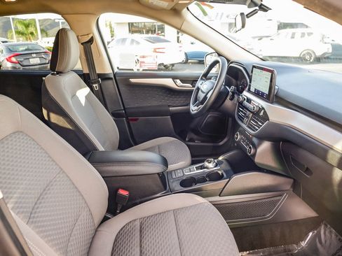 Used 2020 Ford Escape SE image 16