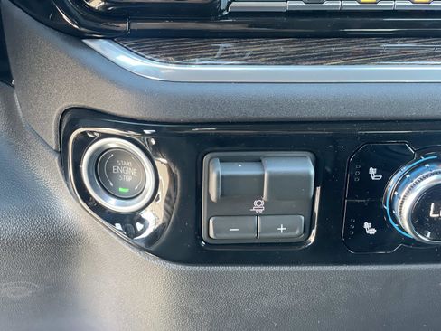 New 2026 GMC Sierra 1500 SLE w/ Preferred Package image 17