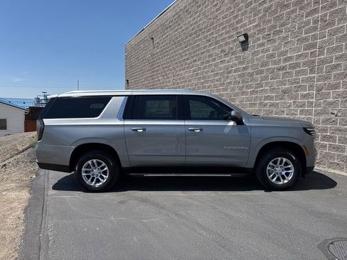 New 2026 Chevrolet Suburban LT w/ Comfort Package AWD/4WD image 5