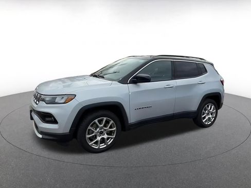 Used 2025 Jeep Compass Limited image 9