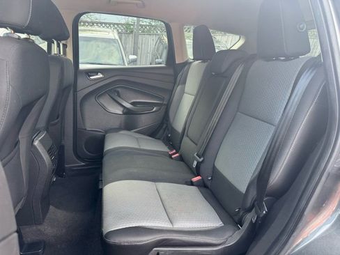 Used 2017 Ford Escape SE image 16