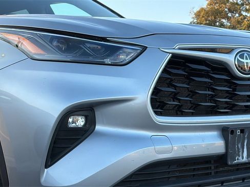 Used 2023 Toyota Highlander LE image 13