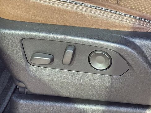 Used 2021 Chevrolet Suburban High Country image 11