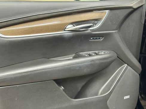 Used 2019 Cadillac XT5 Platinum AWD/4WD image 12