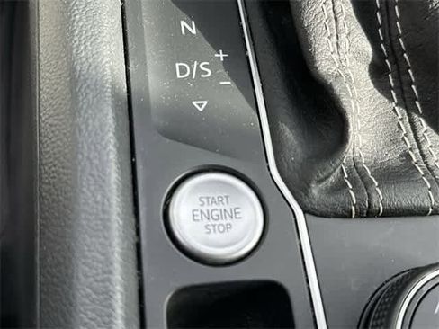 Used 2022 Volkswagen Atlas SEL Premium image 11