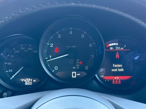 Certified 2022 Porsche Macan AWD/4WD image 25