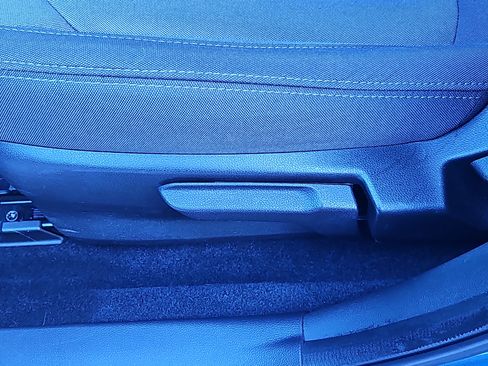 Used 2024 Subaru Crosstrek 2.0i image 10