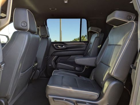 Used 2023 Chevrolet Suburban Premier image 19