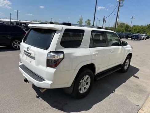 Used 2019 Toyota 4Runner SR5 AWD/4WD image 17