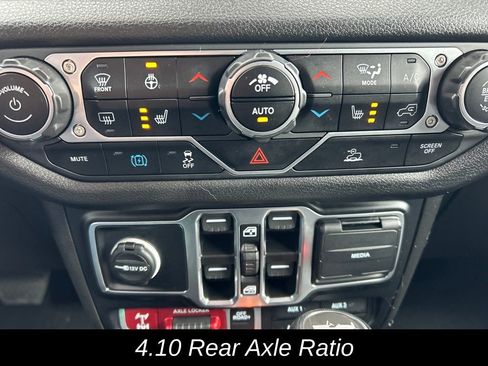 Used 2024 Jeep Wrangler Unlimited image 39