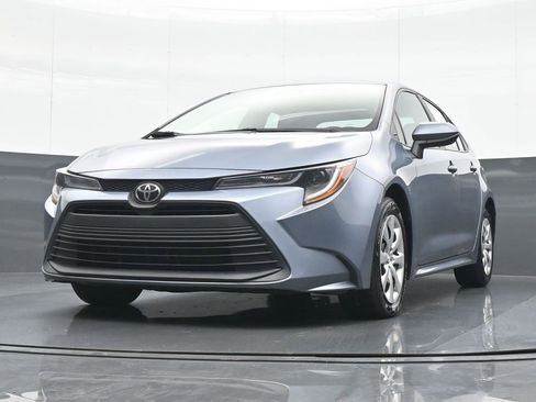 Used 2023 Toyota Corolla LE image 16