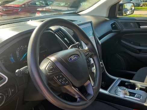 Used 2022 Ford Edge SE w/ Black Appearance Package image 19