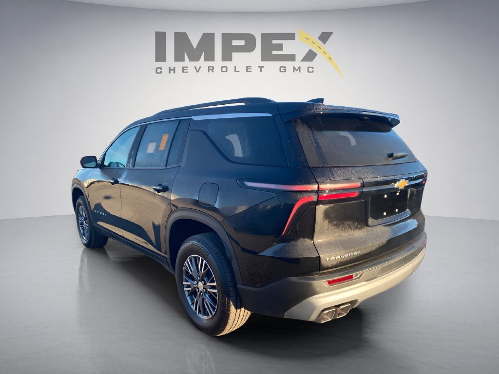 Used 2026 Chevrolet Traverse LT w/ Driver Confidence Package FWD image 3