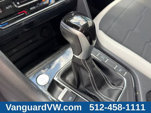 Used 2025 Volkswagen Taos SE w/ Panoramic Sunroof Package FWD image 12