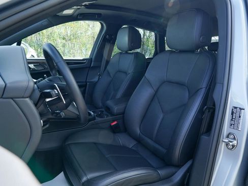 Certified 2026 Porsche Macan image 5