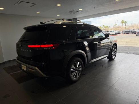 Used 2025 Nissan Pathfinder SL image 5