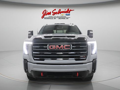 Used 2025 GMC Sierra 2500 AT4 AWD/4WD image 3