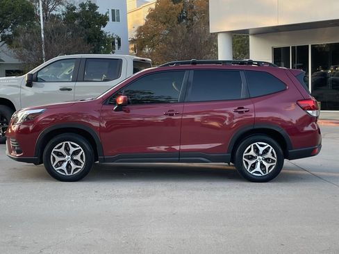 Used 2023 Subaru Forester Premium image 3