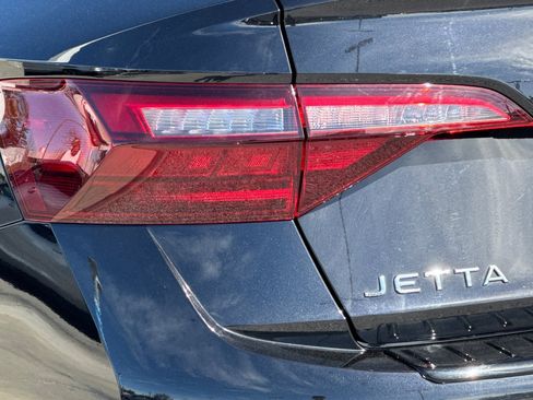 Used 2024 Volkswagen Jetta Sport image 12