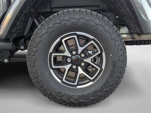 New 2025 Jeep Gladiator Rubicon w/ Convenience Group image 9