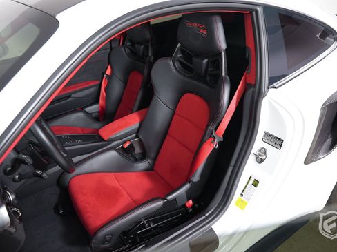 Used 2018 Porsche 911 GT2 RS RWD image 16