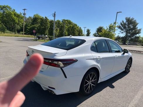 Used 2023 Toyota Camry SE FWD image 9