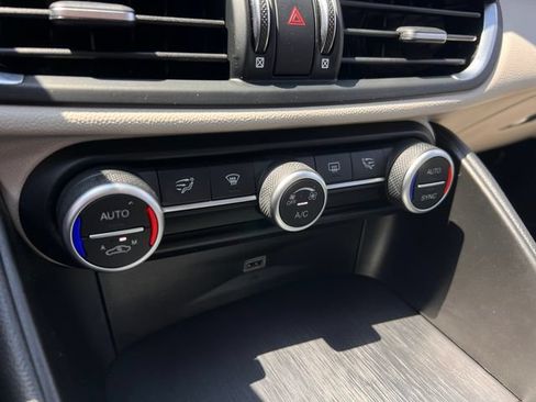Used 2019 Alfa Romeo Giulia RWD image 22