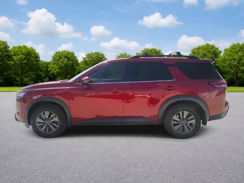 Used 2022 Nissan Pathfinder SV w/ SV Black Package FWD image 4
