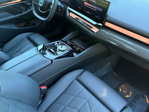 Used 2024 BMW i5 eDrive40i w/ Executive Package RWD image 19