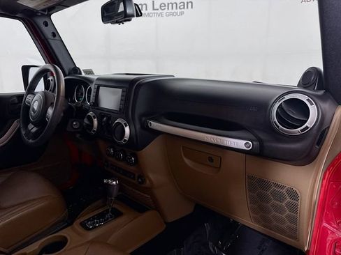 Used 2014 Jeep Wrangler Unlimited Sahara w/ Dual Top Group AWD/4WD image 26