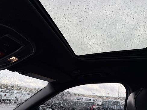 New 2025 Jeep Grand Cherokee Altitude image 21