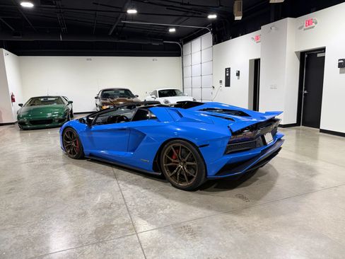Used 2018 Lamborghini Aventador S AWD/4WD image 15