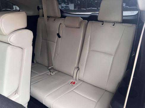 Used 2021 Toyota Highlander XLE image 48