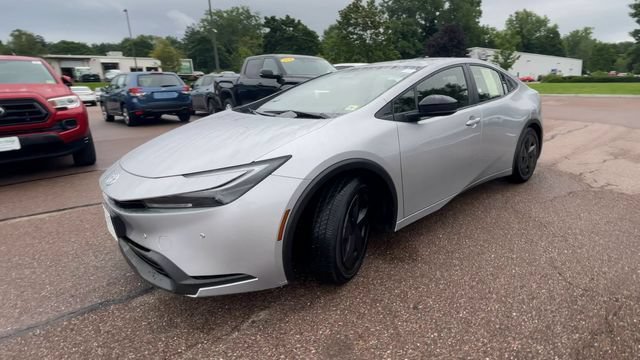 Used 2026 Toyota Prius LE FWD image 6