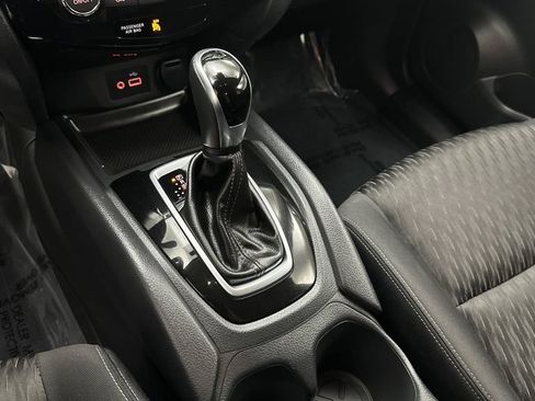 Used 2020 Nissan Rogue SV AWD/4WD image 11