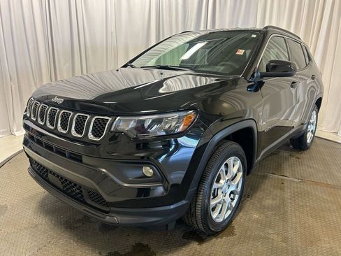 Used 2023 Jeep Compass Latitude image 24