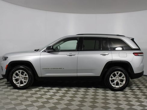 Used 2023 Jeep Grand Cherokee Limited AWD/4WD image 33