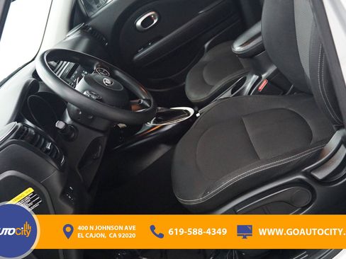 Used 2019 Kia Soul + image 9