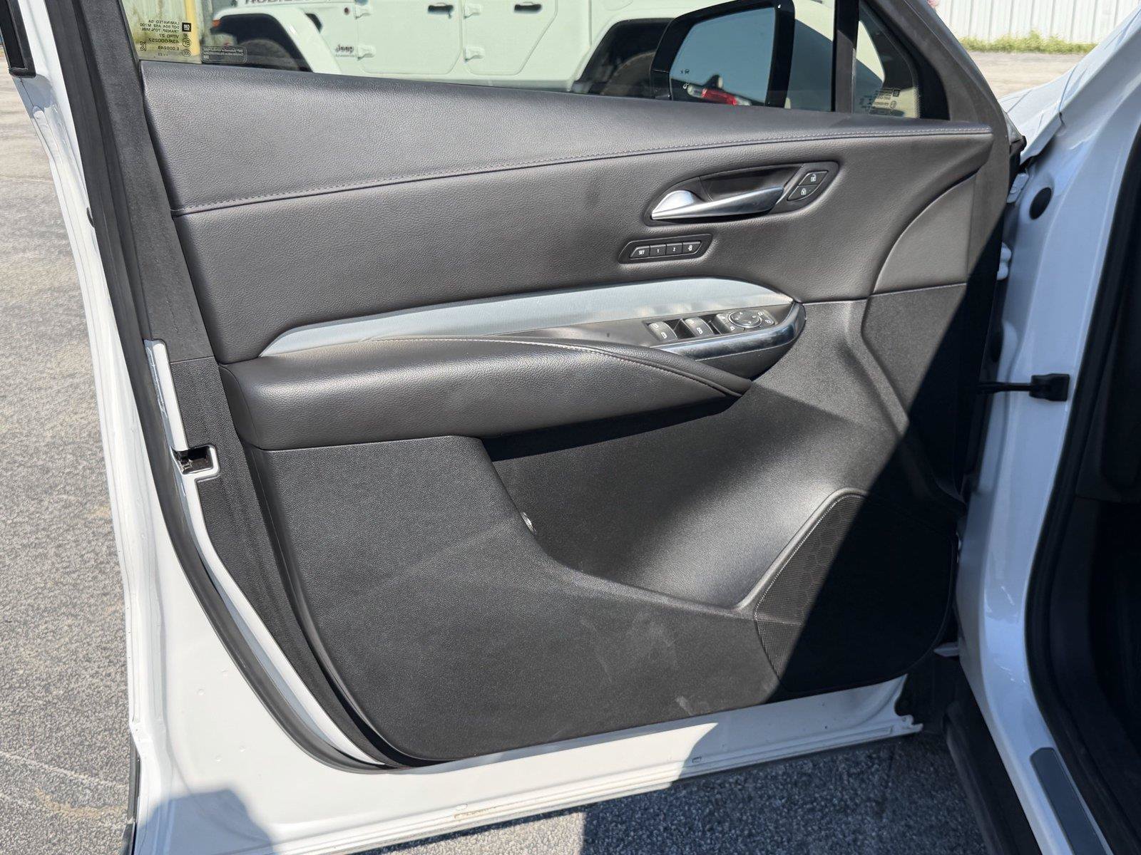 Used 2023 Cadillac XT4 Premium Luxury w/ Technology Package FWD image 12
