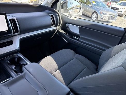 Used 2025 Ford Expedition Active image 21