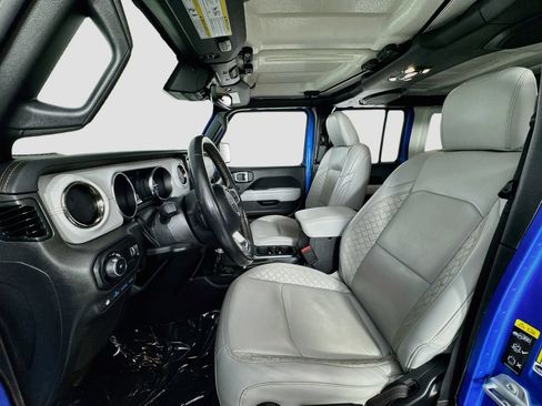 Used 2023 Jeep Wrangler Unlimited Sahara AWD/4WD image 12